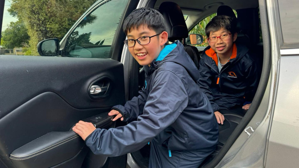 The point of a swim parka is to make your trip to the pool hassle free and keep your car seats dry